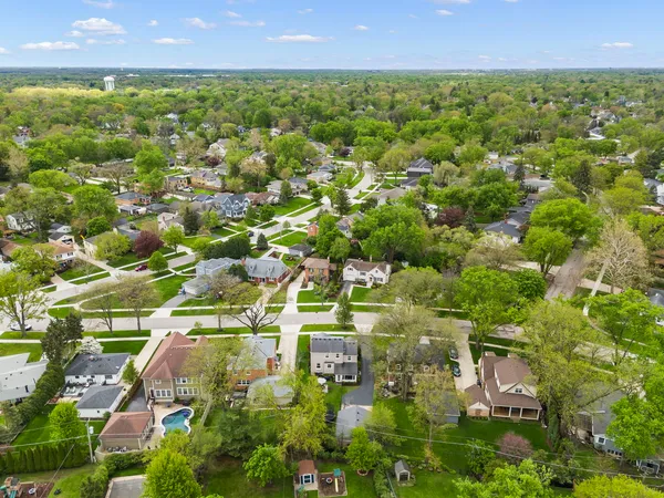 $750,000 | 260 Chesterfield Avenue, Glen Ellyn, IL 60137
