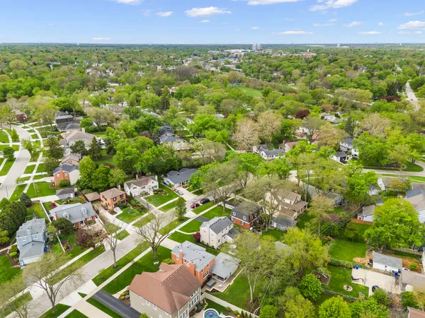 $750,000 | 260 Chesterfield Avenue, Glen Ellyn, IL 60137