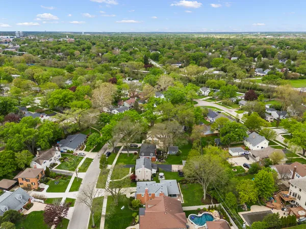 $750,000 | 260 Chesterfield Avenue, Glen Ellyn, IL 60137