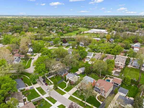 $750,000 | 260 Chesterfield Avenue, Glen Ellyn, IL 60137