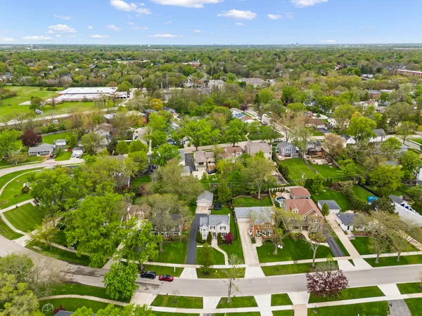 $750,000 | 260 Chesterfield Avenue, Glen Ellyn, IL 60137