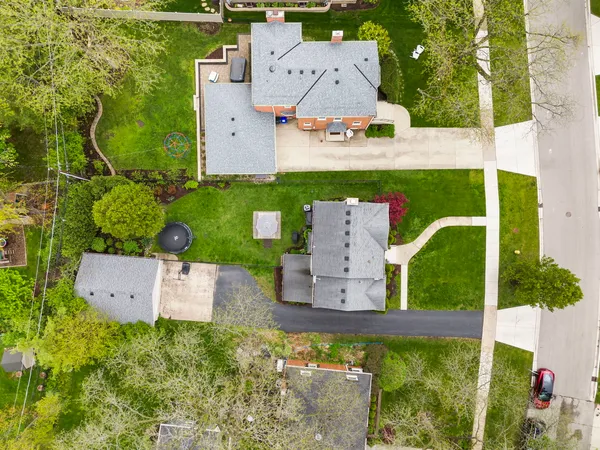 $750,000 | 260 Chesterfield Avenue, Glen Ellyn, IL 60137