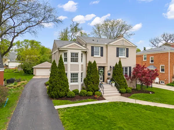 $750,000 | 260 Chesterfield Avenue, Glen Ellyn, IL 60137