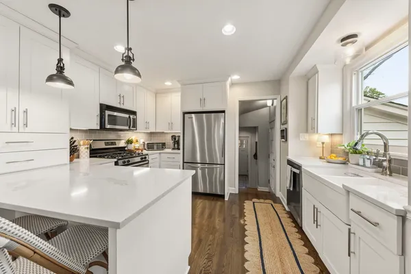 $750,000 | 260 Chesterfield Avenue, Glen Ellyn, IL 60137