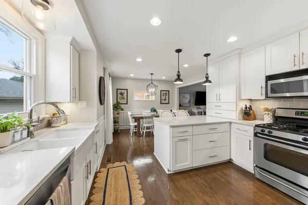 $750,000 | 260 Chesterfield Avenue, Glen Ellyn, IL 60137