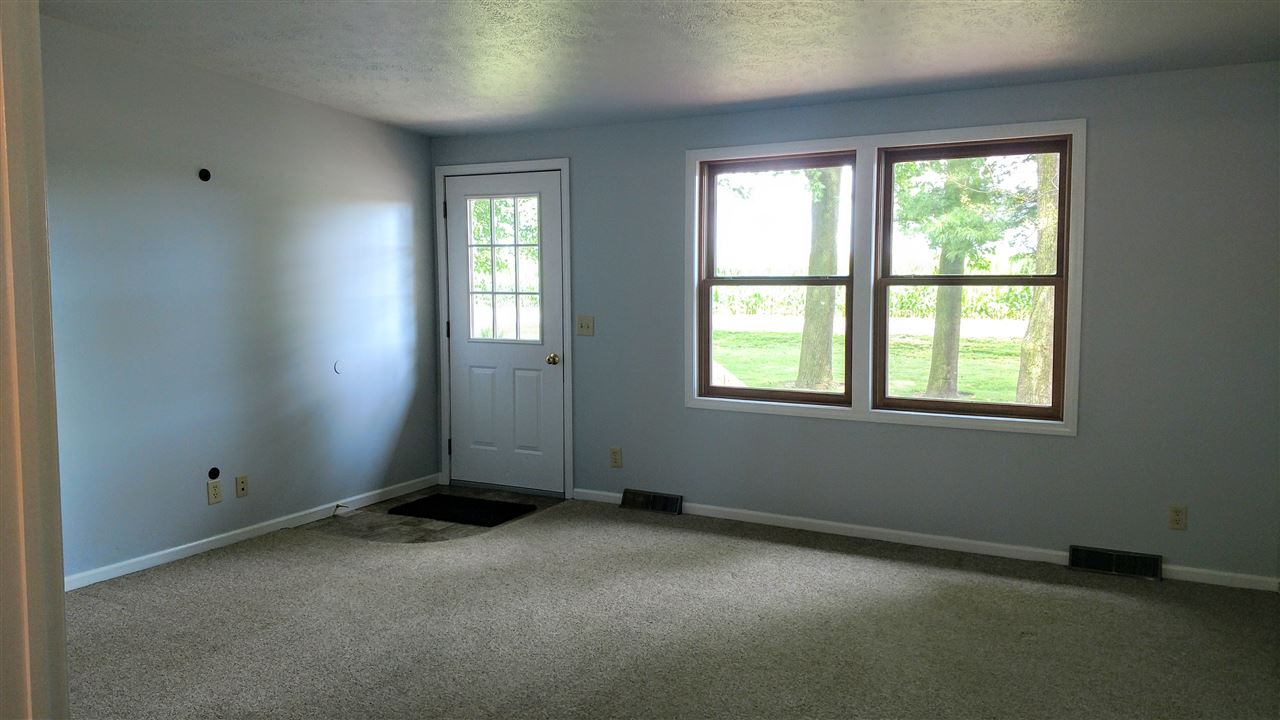 2383 West Perry Road Ligonier, IN 46767 - Photo 3 of 32