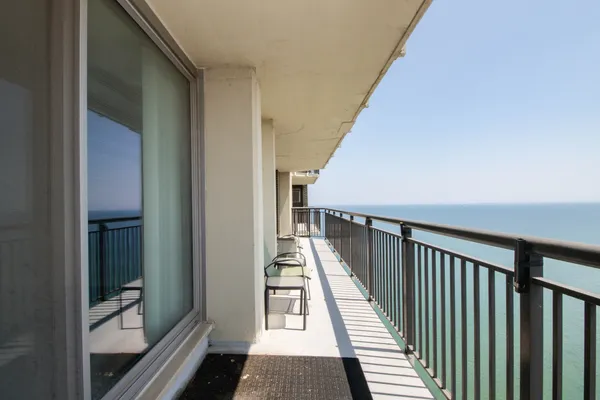 $2,750 | 6007 North Sheridan Road, Unit 32C, Chicago, IL 60660