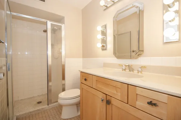 $2,750 | 6007 North Sheridan Road, Unit 32C, Chicago, IL 60660