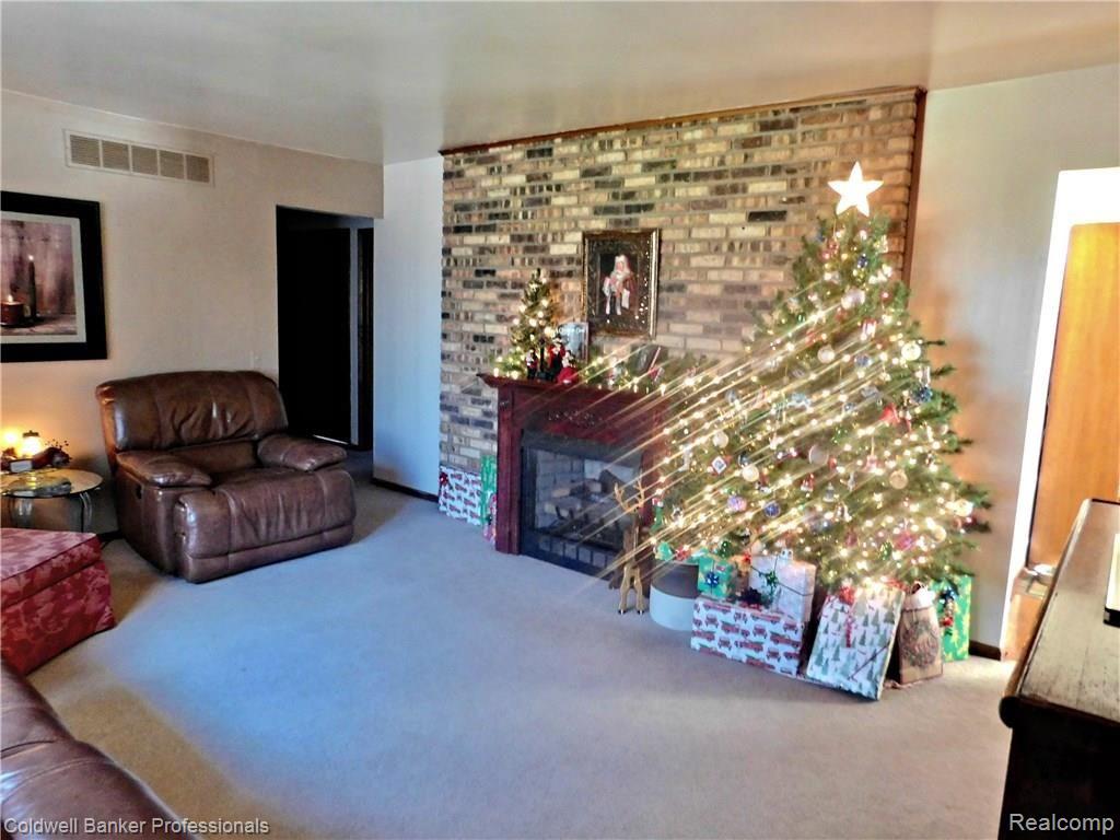 9660 Andersonville Road Clarkston, MI 48346 - Photo 23 of 53 living room edit with tree.jpg