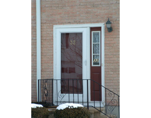 32 Lexington Road, Unit 32 Millbury, MA 01527 - Photo 2 of 5 Gallery Image 2