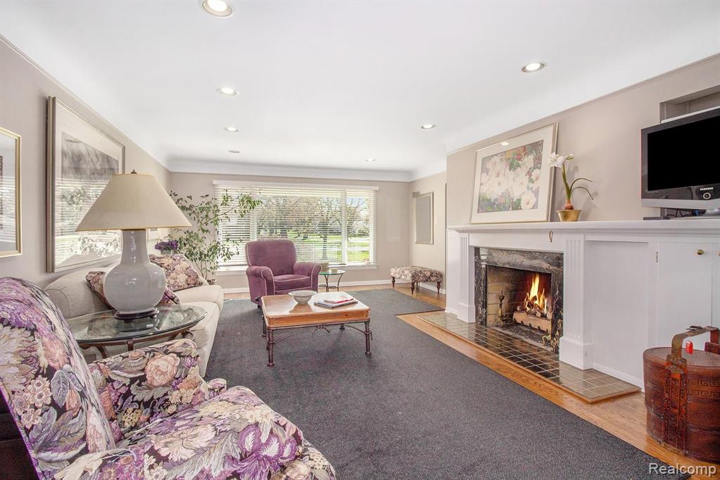 18281 Riverside Drive Beverly Hills, MI 48025 - Photo 3 of 26