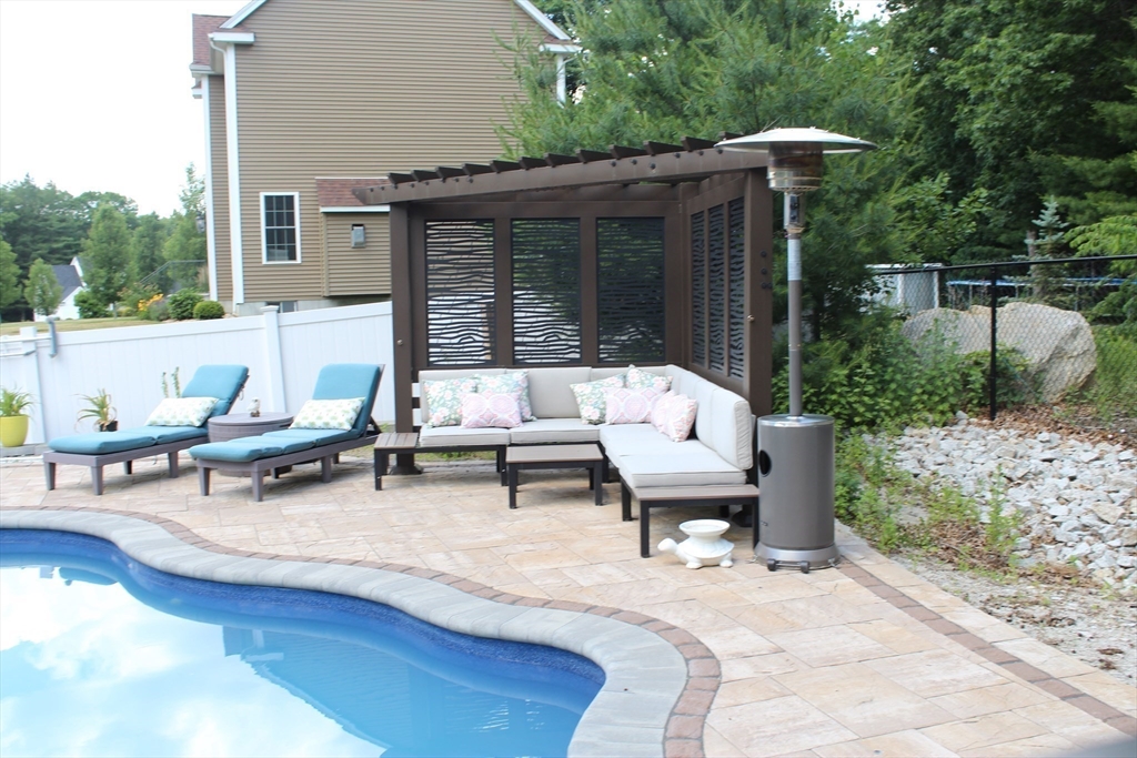 7 Tabor Road Uxbridge, MA 01569 - Photo 3 of 21