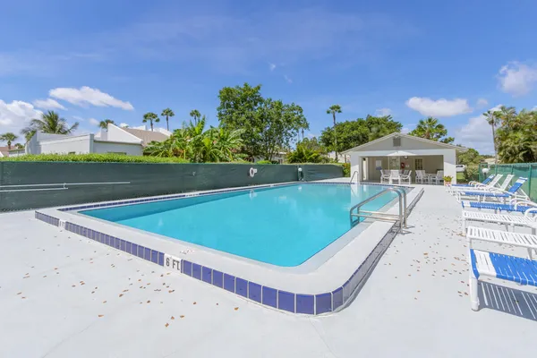 $398,900 | 517 Summerset Court, Indian Harbour Beach, FL 32937