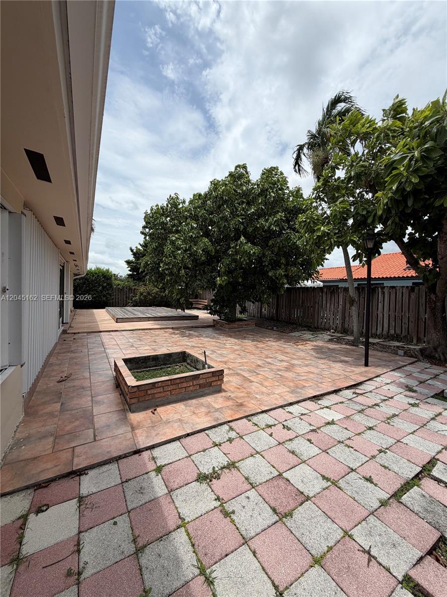 3262 Southwest 139th Place Miami, FL 33175 - Photo 34 of 36 a backyard of a house with lots of green space