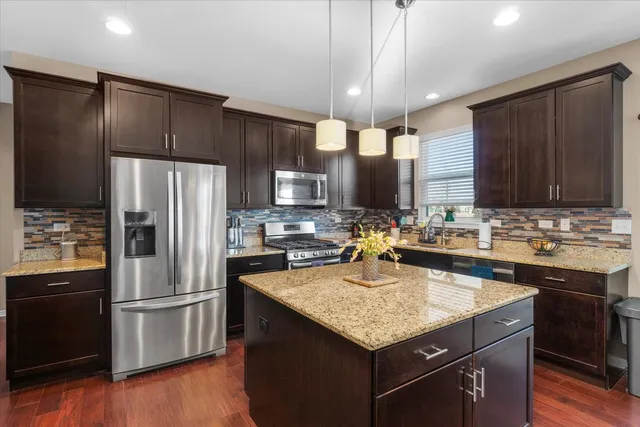 $549,900 | 509 Moorfield Avenue, North Aurora, IL 60542