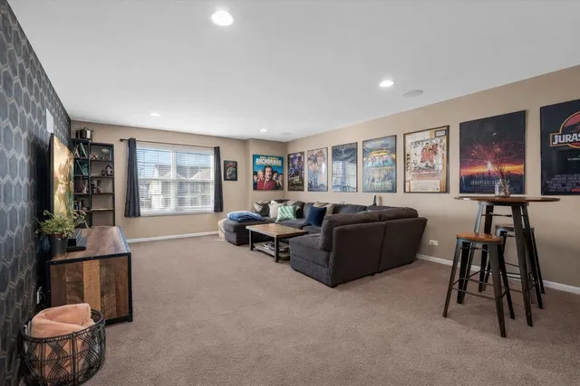 $549,900 | 509 Moorfield Avenue, North Aurora, IL 60542