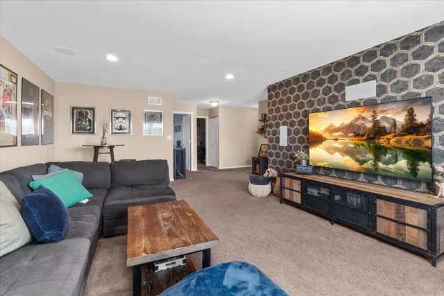 $549,900 | 509 Moorfield Avenue, North Aurora, IL 60542