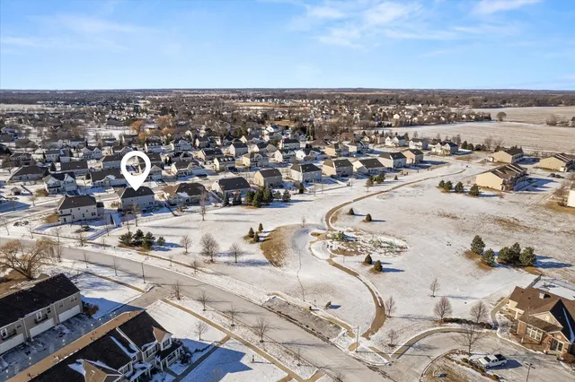 $549,900 | 509 Moorfield Avenue, North Aurora, IL 60542