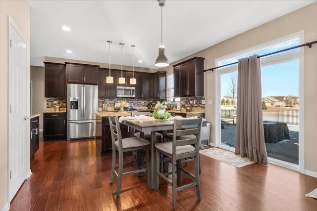 $549,900 | 509 Moorfield Avenue, North Aurora, IL 60542