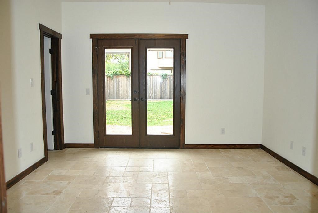5312 Inker Street, Unit A Houston, TX 77007 - Photo 7 of 10 a view of an empty room with a window