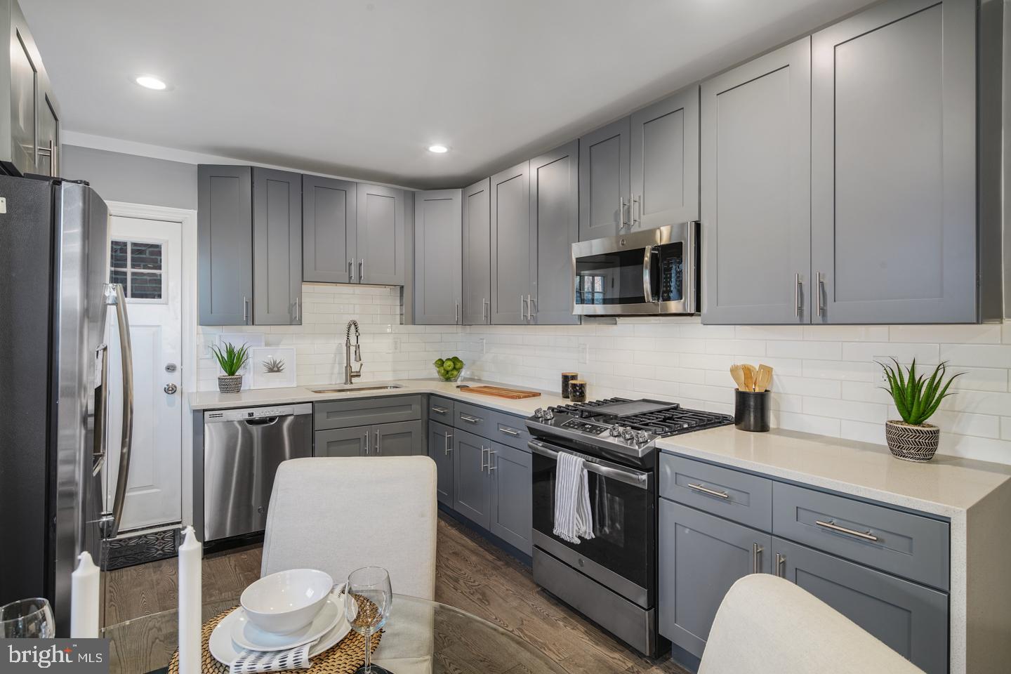 307 Sigel Street Philadelphia, PA 19148 - Photo 6 of 24