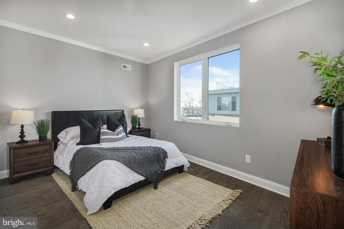 307 Sigel Street Philadelphia, PA 19148 - Photo 8 of 24