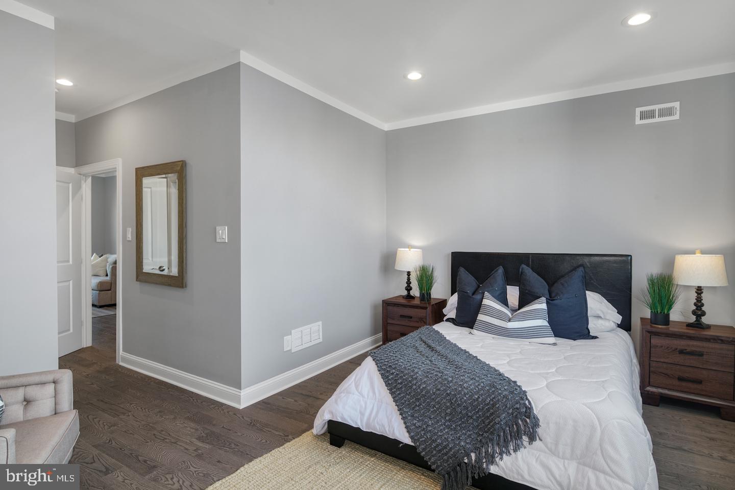 307 Sigel Street Philadelphia, PA 19148 - Photo 9 of 24