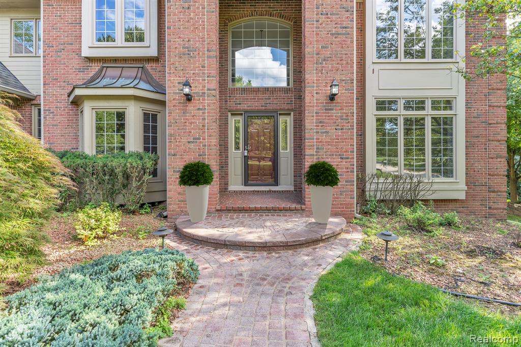 1691 Spring Creek Drive Rochester Hills, MI 48306 - Photo 4 of 78