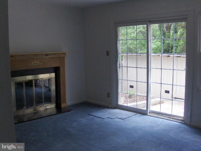 17410 Hoskinson Road Poolesville, MD 20837 - Photo 4 of 27 Living Room