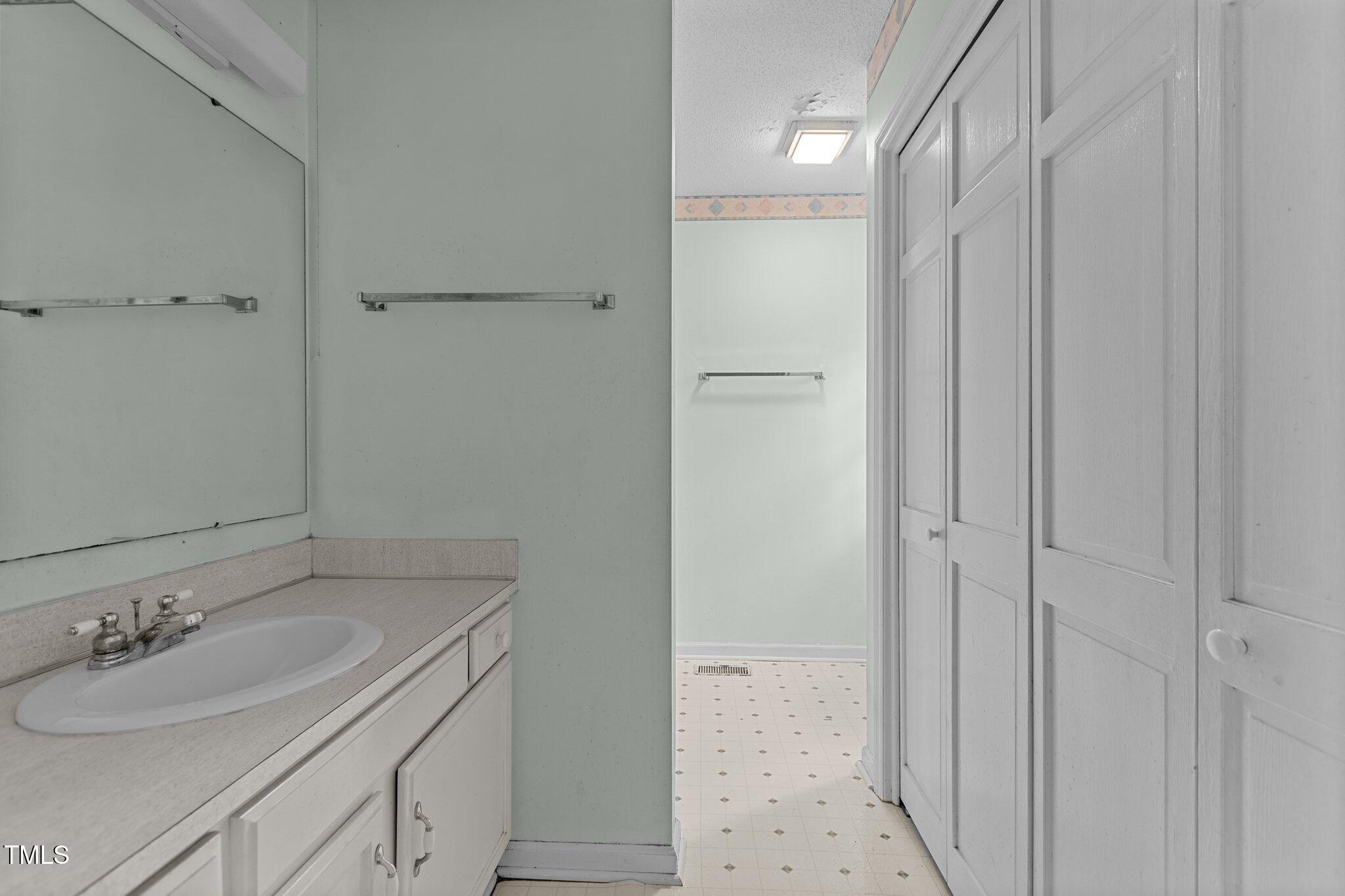 2438 Springview Trail Chapel Hill, NC 27514 - Photo 13 of 27 29-web-or-mls-IMGL8810