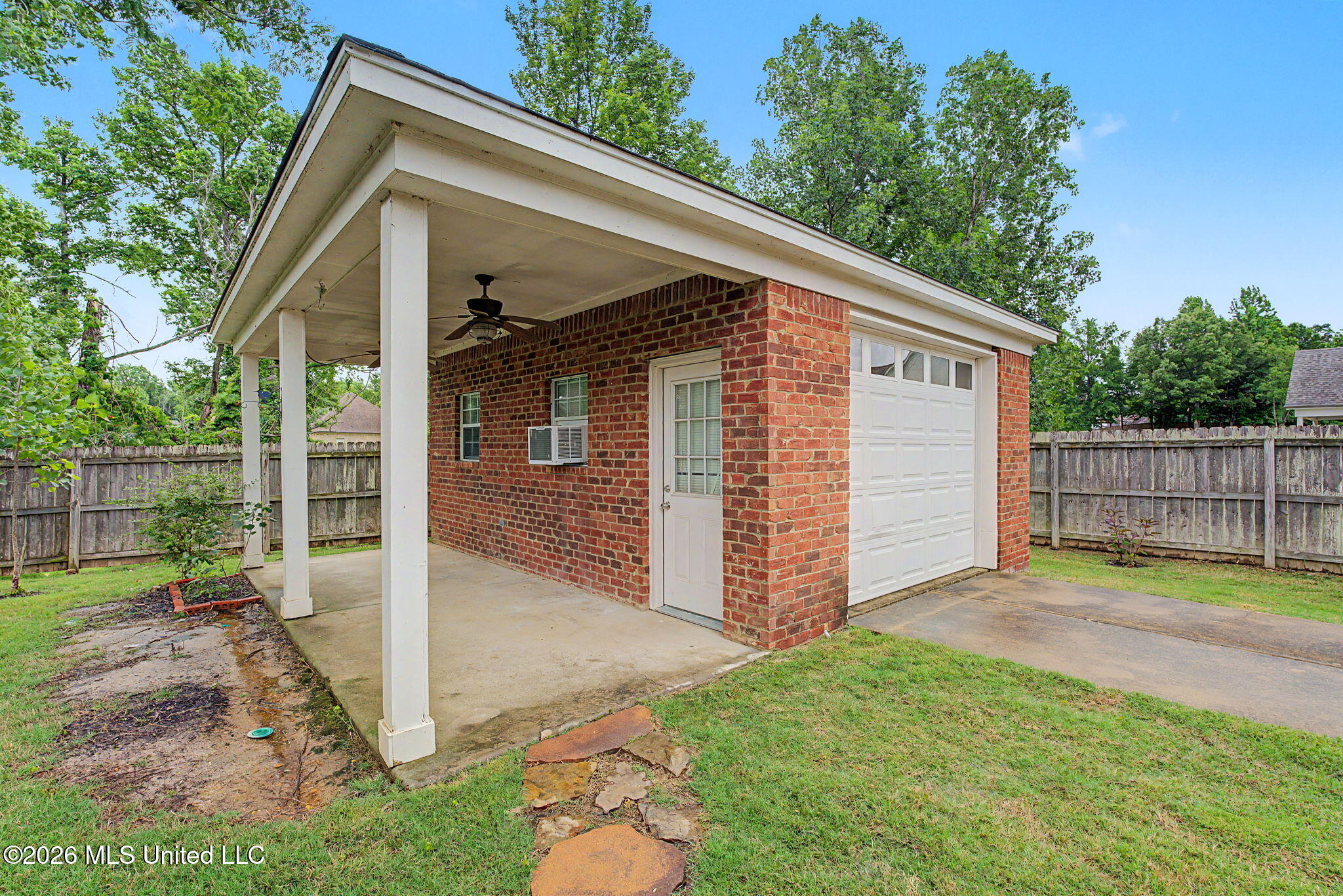 704 Shadow View Drive Hernando, MS 38632 - Photo 39 of 49 Detached with covered patio!