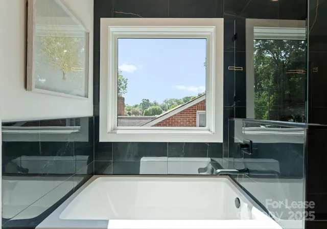 $3,200 | 2008 St John Street, Charlotte, NC 28216