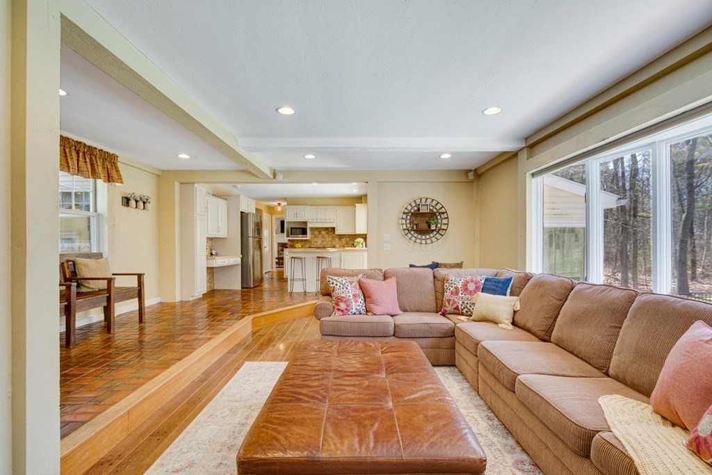 105 Hillside Road North Andover, MA 01845 - Photo 13 of 42 Gallery Image 13