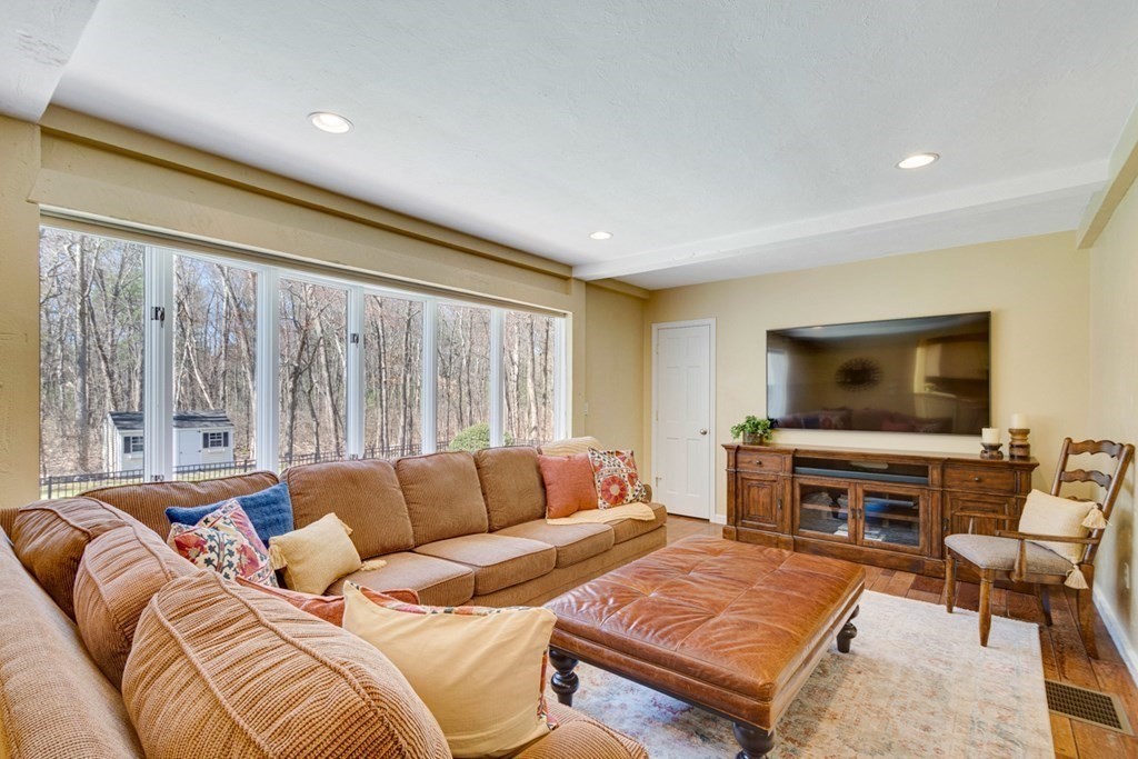 105 Hillside Road North Andover, MA 01845 - Photo 15 of 42 Gallery Image 15