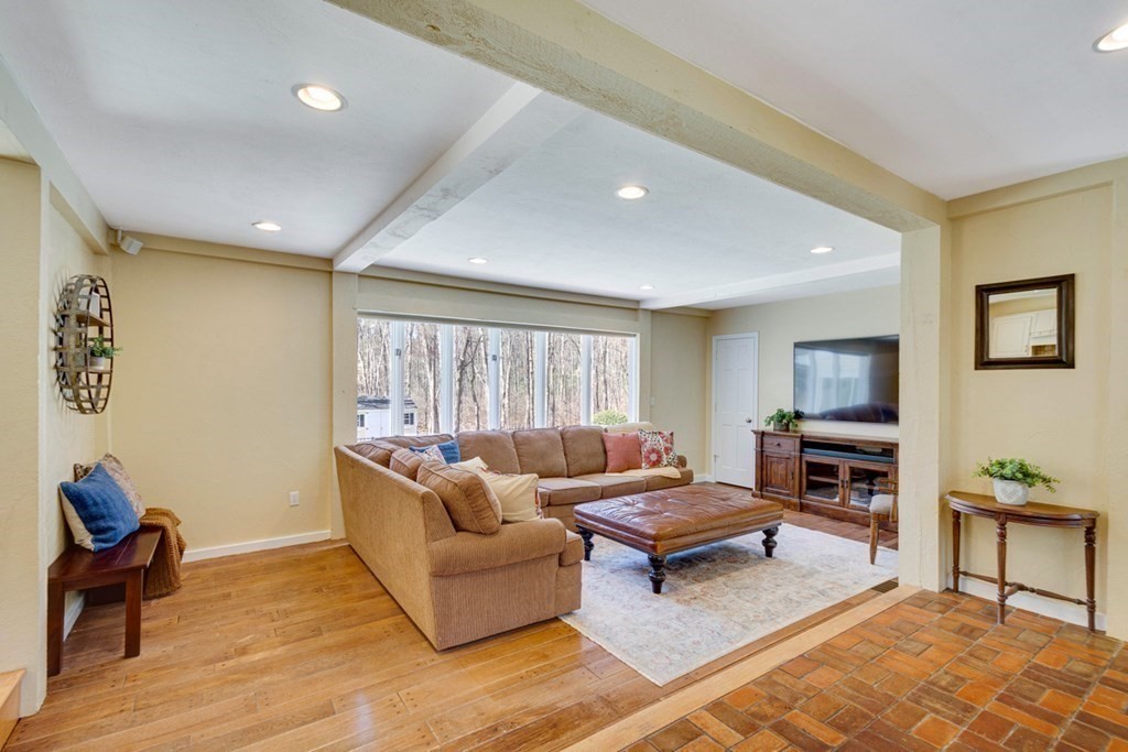 105 Hillside Road North Andover, MA 01845 - Photo 16 of 42 Gallery Image 16