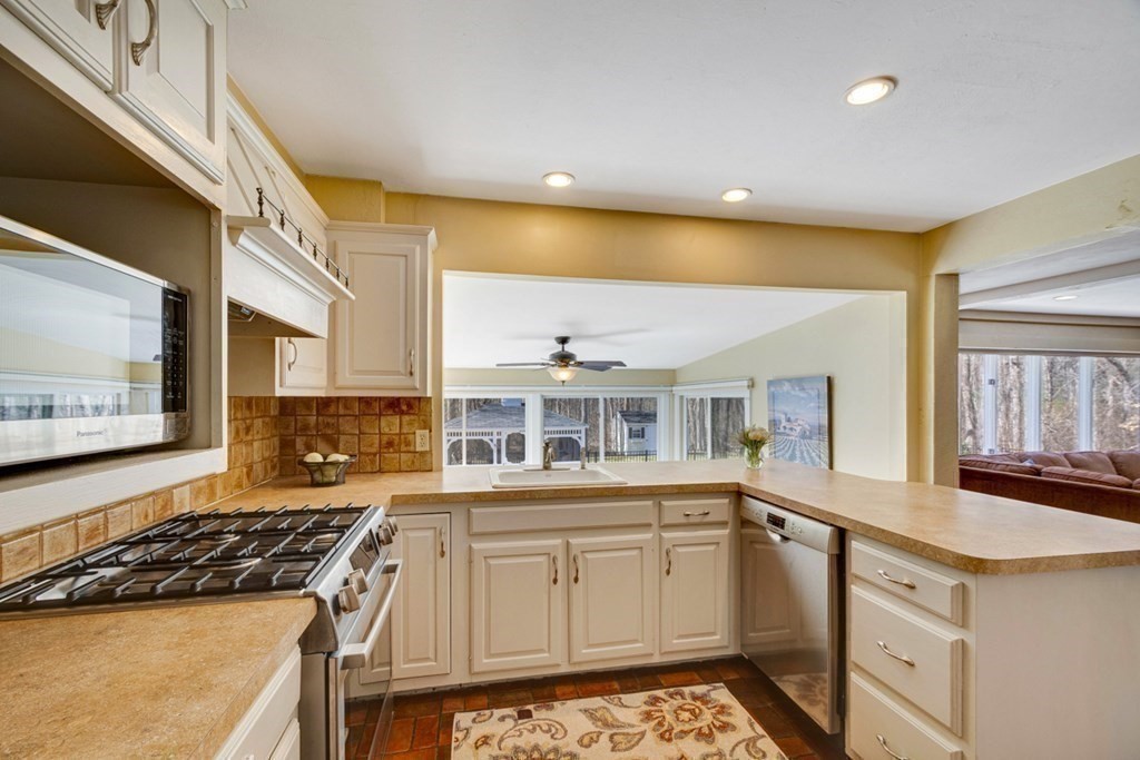 105 Hillside Road North Andover, MA 01845 - Photo 20 of 42 Gallery Image 20