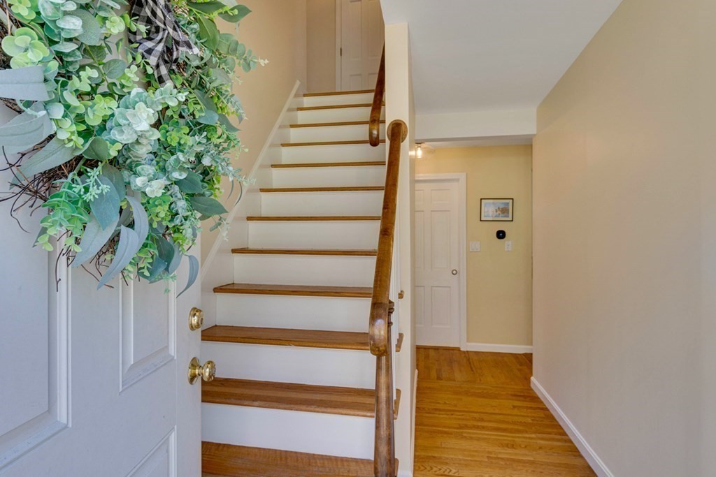 105 Hillside Road North Andover, MA 01845 - Photo 4 of 42 Gallery Image 4