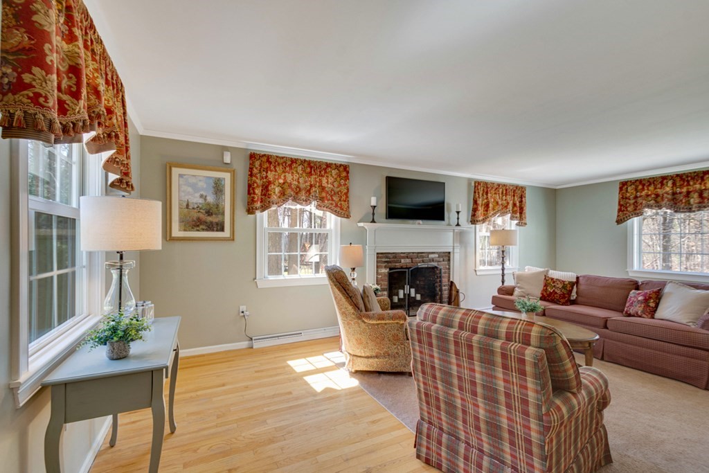 105 Hillside Road North Andover, MA 01845 - Photo 6 of 42 Gallery Image 6