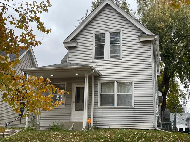 $275,000 | 1651 4th Street East, St. Paul, MN 55106