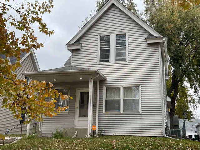 $275,000 | 1651 4th Street East, St. Paul, MN 55106