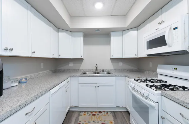 $275,000 | 1651 4th Street East, St. Paul, MN 55106