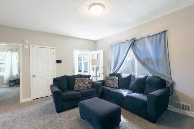 $275,000 | 1651 4th Street East, St. Paul, MN 55106