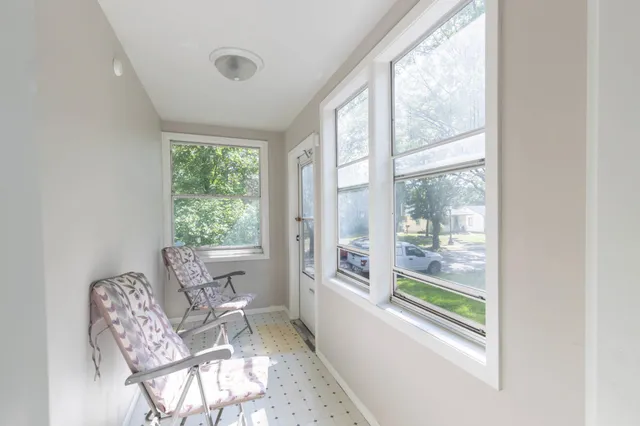 $275,000 | 1651 4th Street East, St. Paul, MN 55106