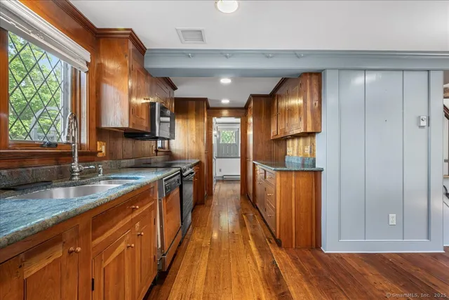 $769,900 | 60 North Main Street, Essex, CT 06426