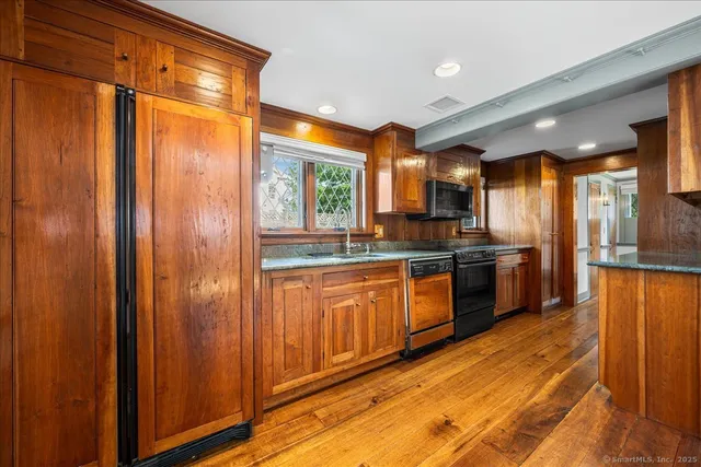 $769,900 | 60 North Main Street, Essex, CT 06426