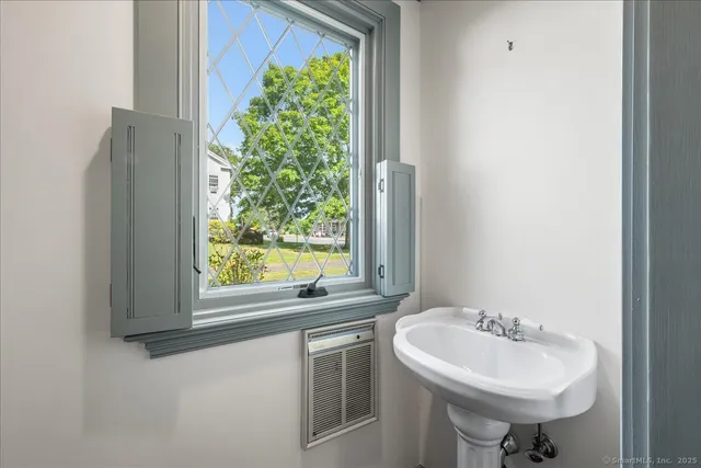 $769,900 | 60 North Main Street, Essex, CT 06426