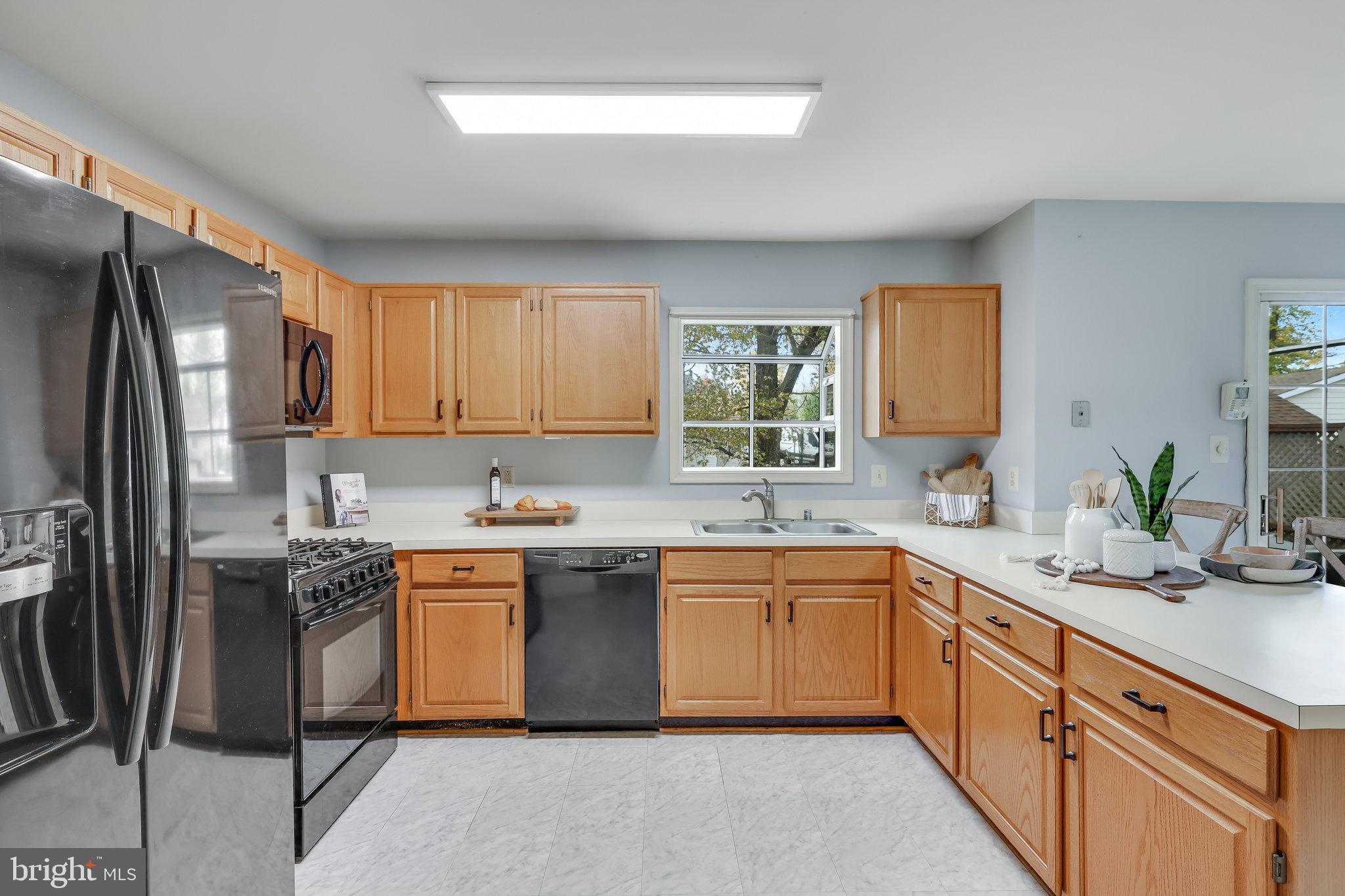 21757 Rolling Woods Place Sterling, VA 20164 - Photo 11 of 65 Kitchen