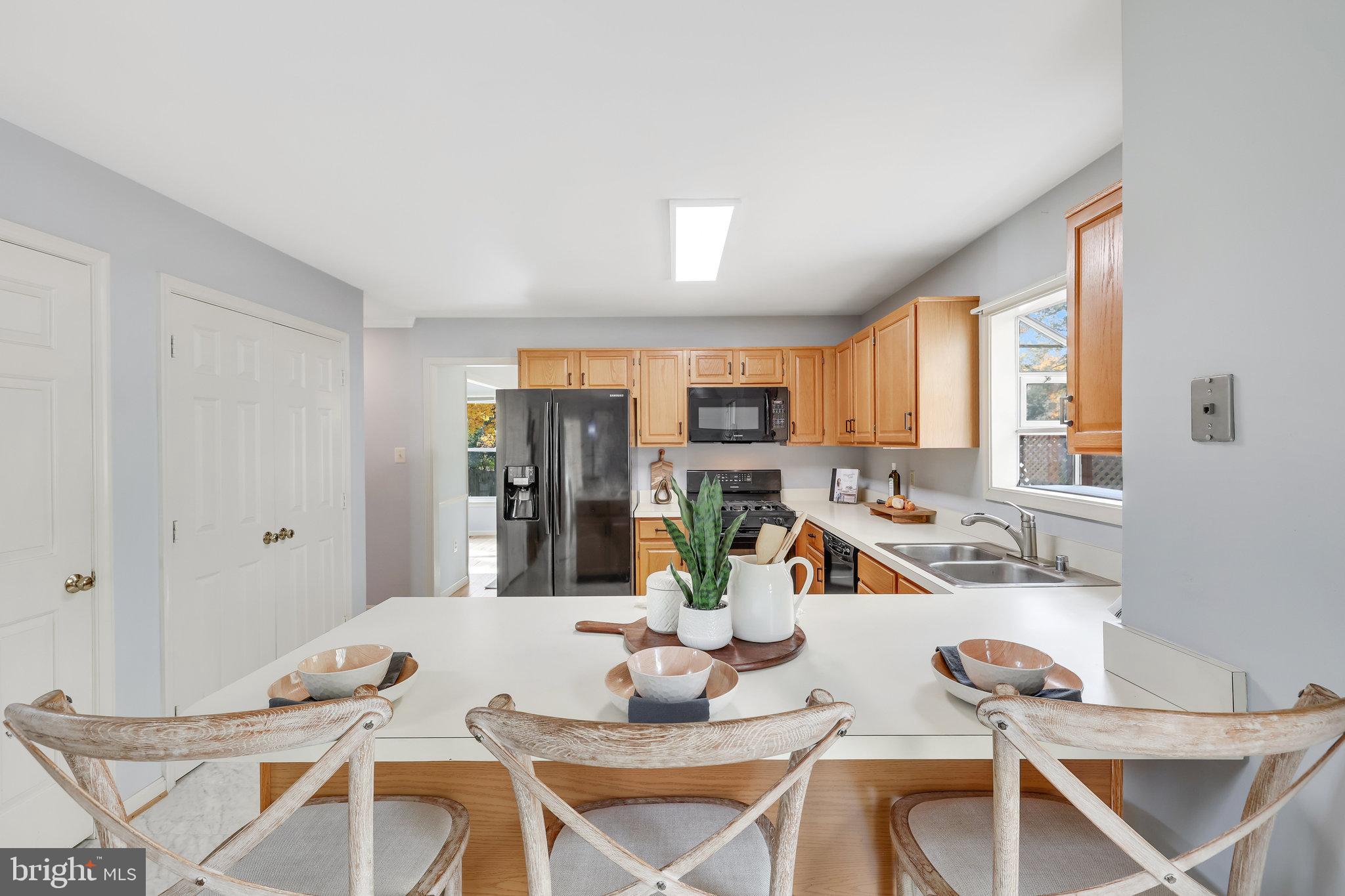 21757 Rolling Woods Place Sterling, VA 20164 - Photo 12 of 65 Kitchen