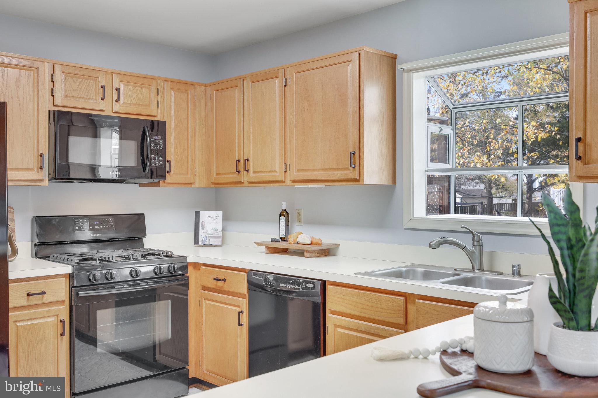 21757 Rolling Woods Place Sterling, VA 20164 - Photo 13 of 65 Kitchen
