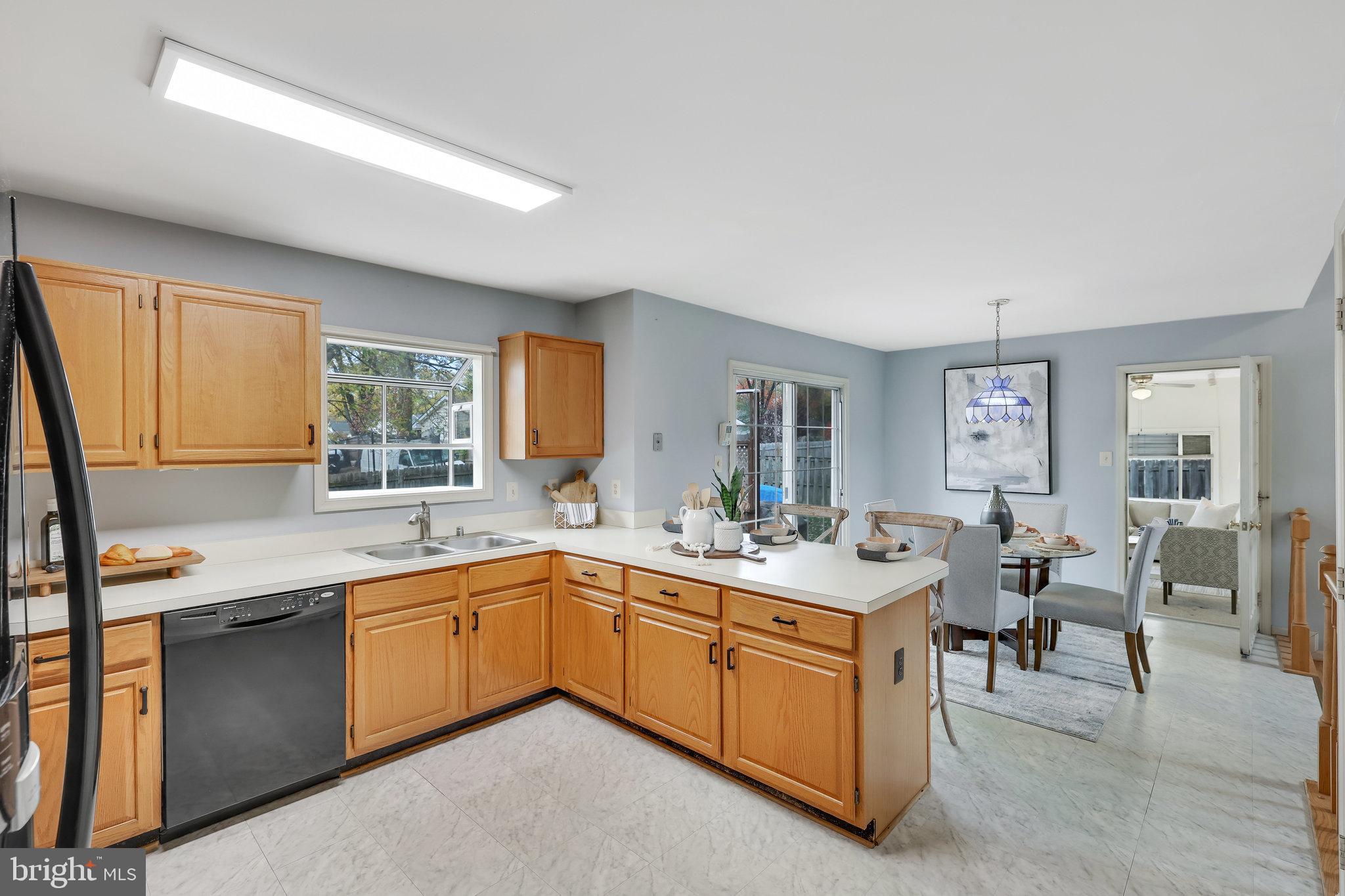 21757 Rolling Woods Place Sterling, VA 20164 - Photo 14 of 65 Kitchen
